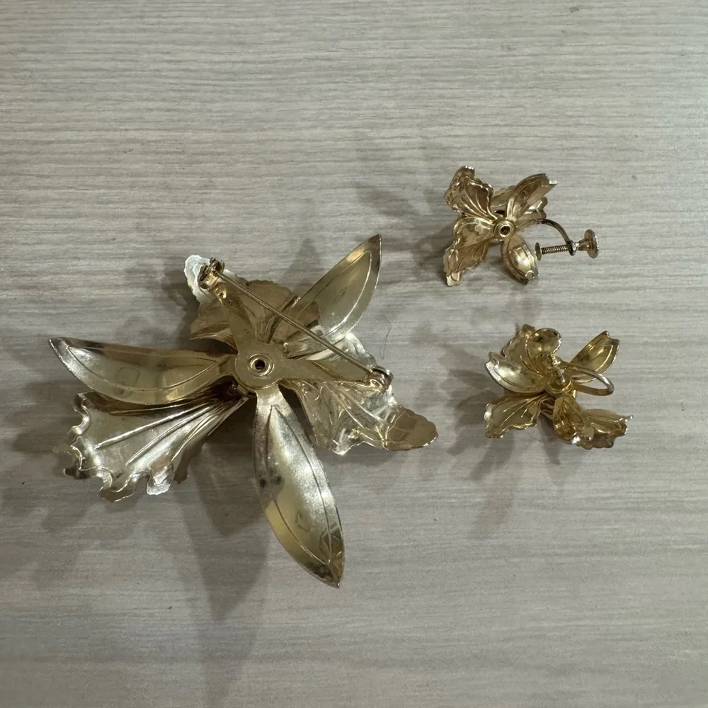 Elegant Vtg Purple and Gold Enamel Orchid Floral Brooch & Earring Set